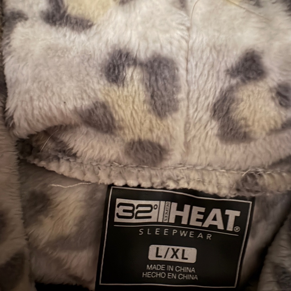 32 Degrees Gray Leopard Print Robe - Picture 3 of 3